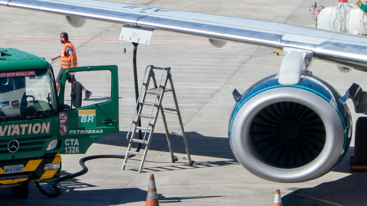 refueling airplane