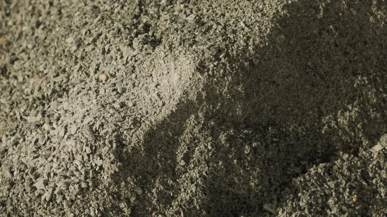 Crushed mineral components of cement raw mix