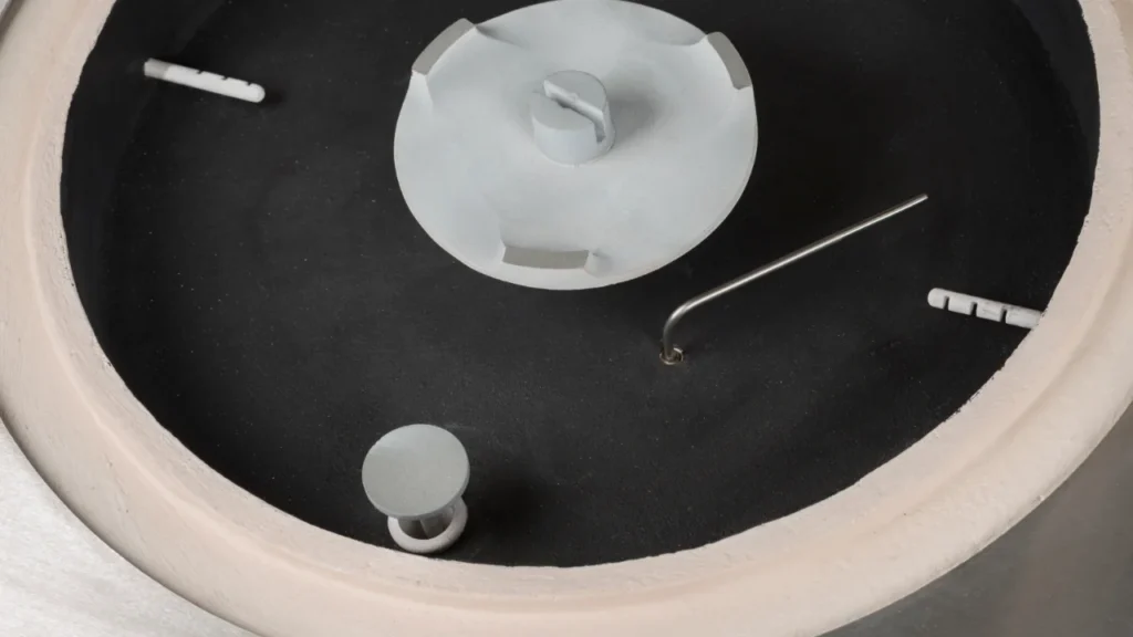 Thermogravimetric analyzer - internal scale
