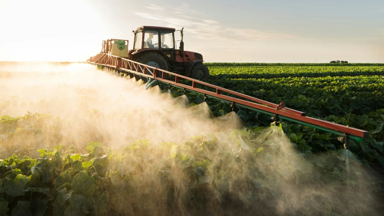 tractor fertilizing crops