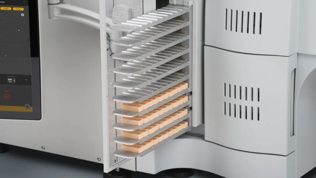 LECO SC832 autoloader with samples