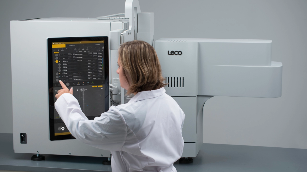 Scientist operating LECO SC832