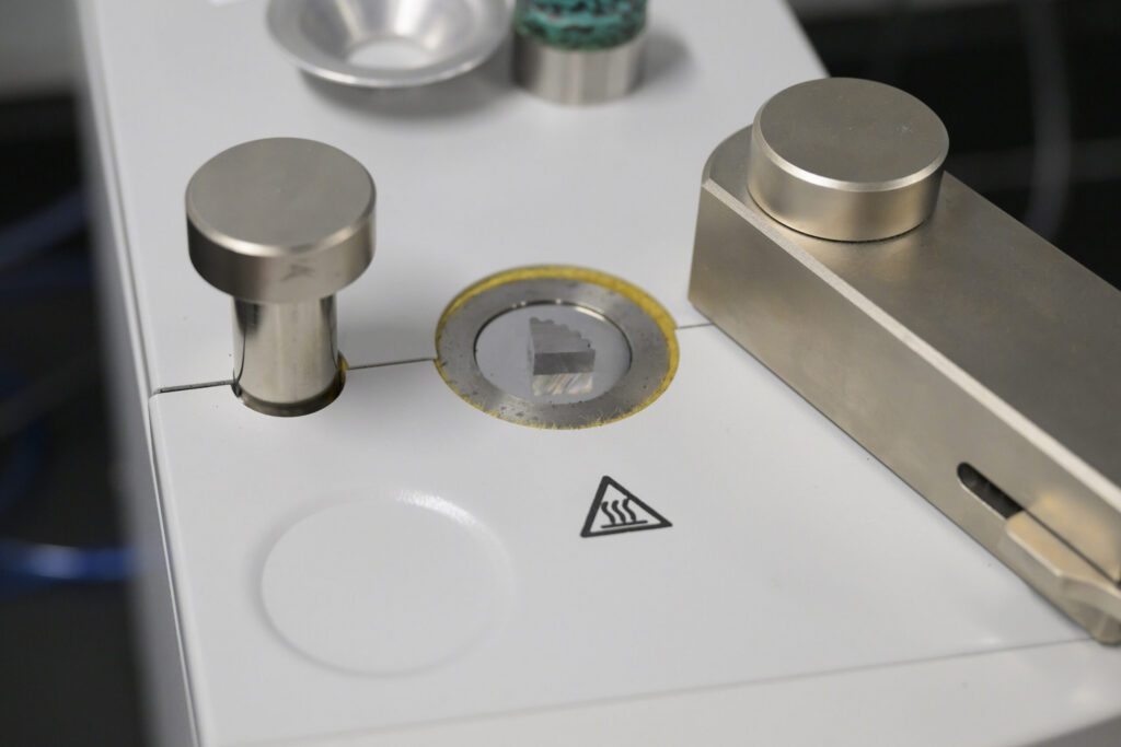 LECO - News - Preparation and Analysis of Sample Mounting - 01