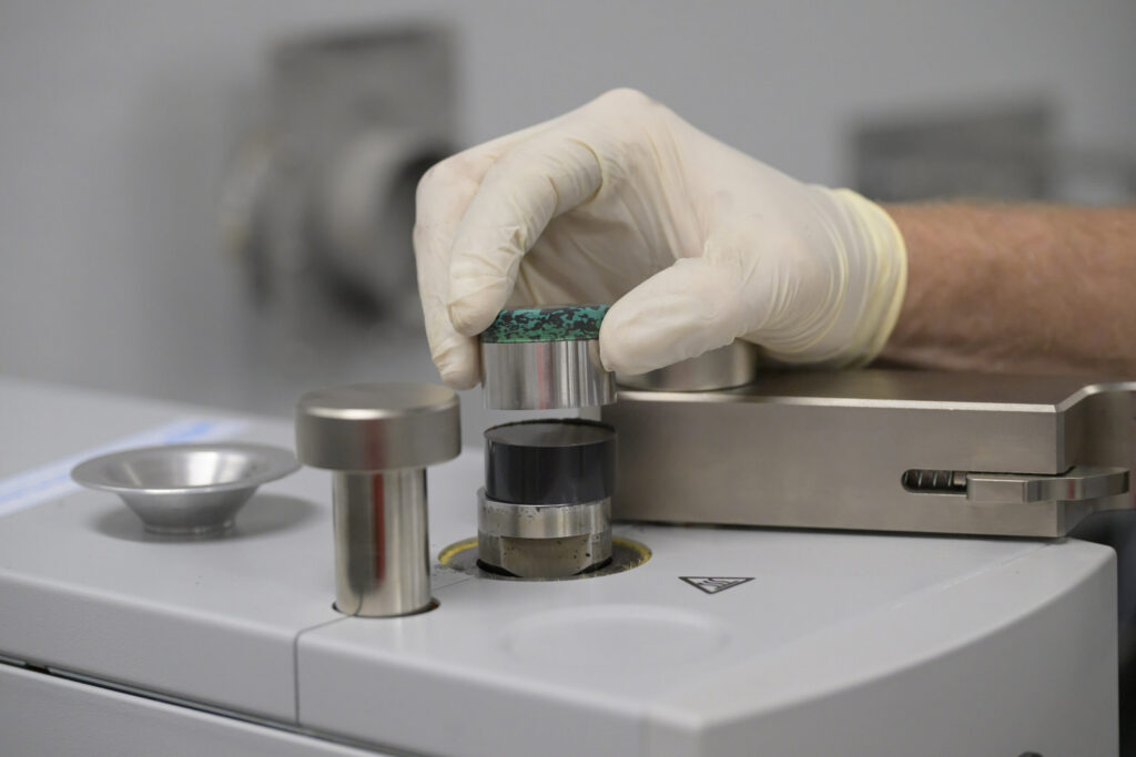 LECO - News - Preparation and Analysis of Sample Mounting - 04